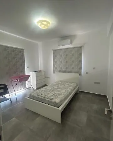 Holiday home Deryneia House *